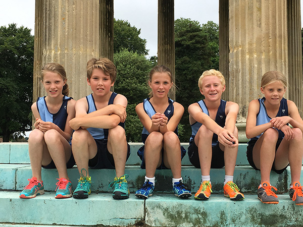 Winning Hazlegrove tetrathletes reading for the running phase at Sandroyd